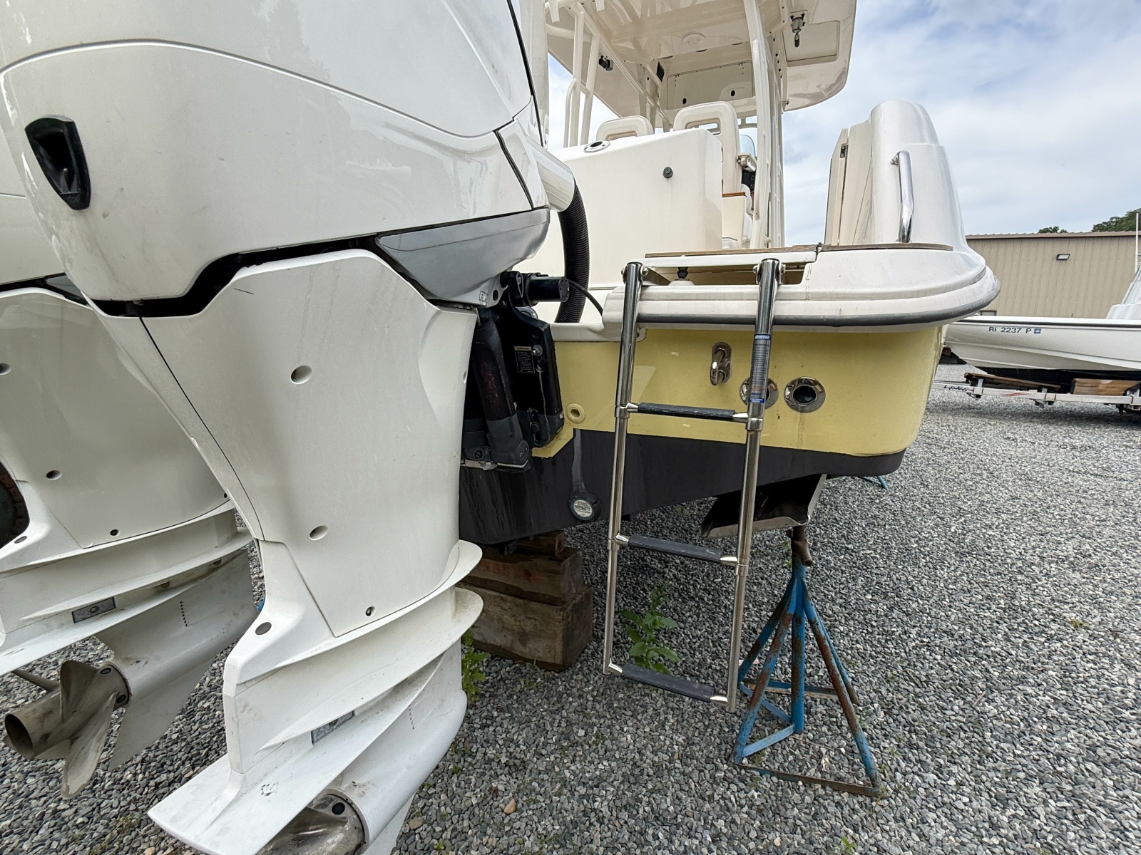 2013 Boston Whaler Justice 32