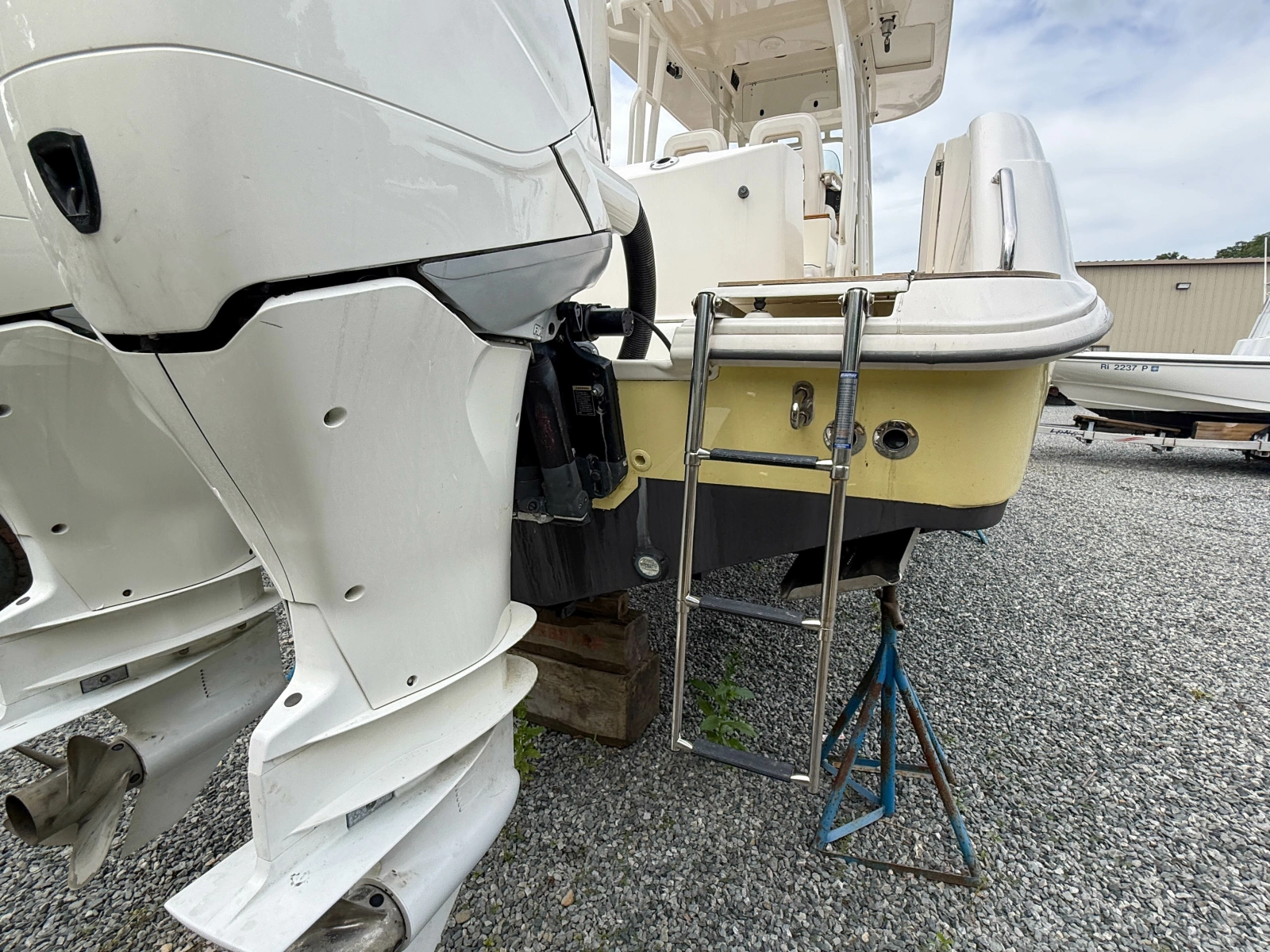 2013 Boston Whaler Justice 32