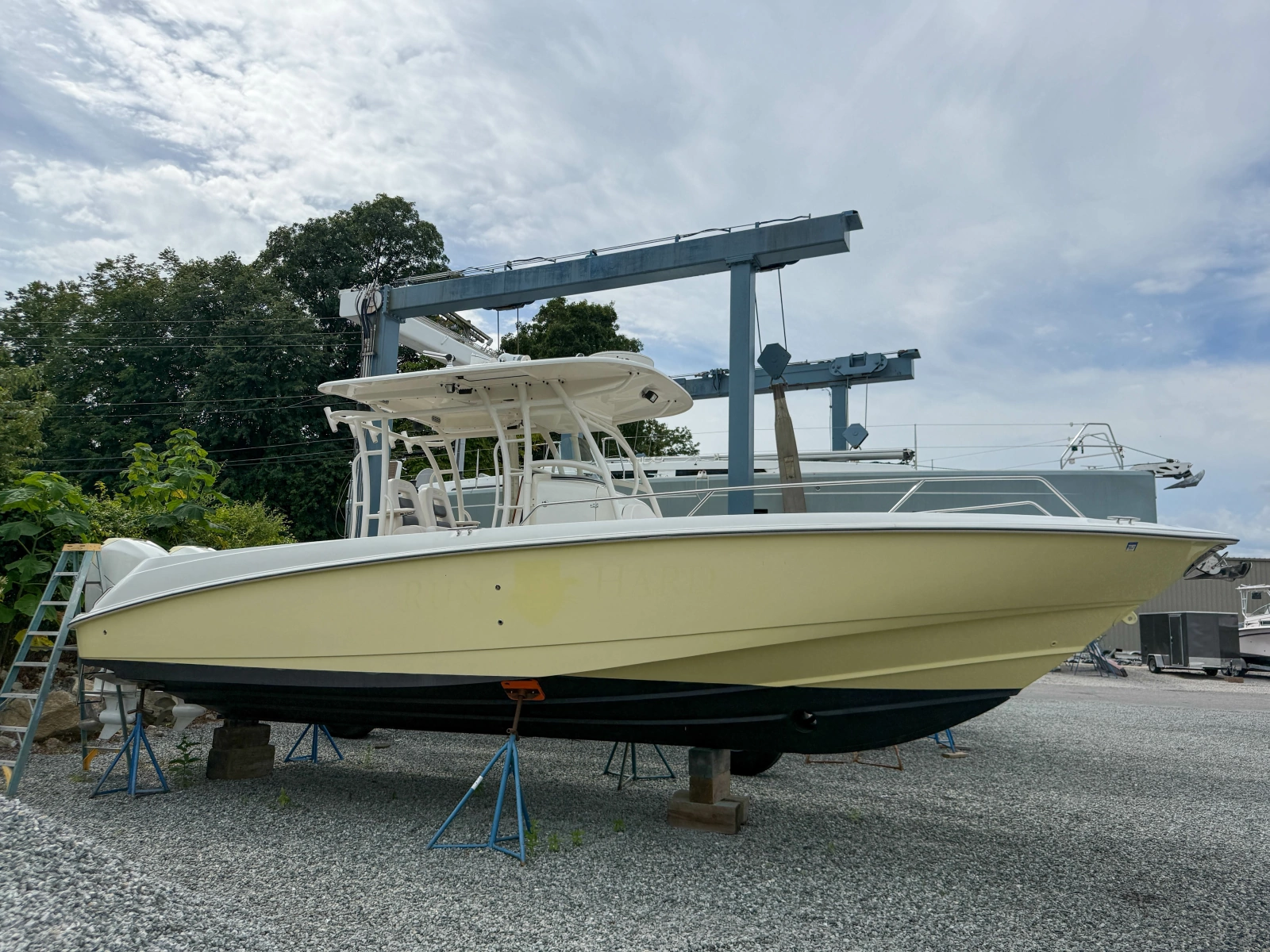 2013 Boston Whaler Justice 32
