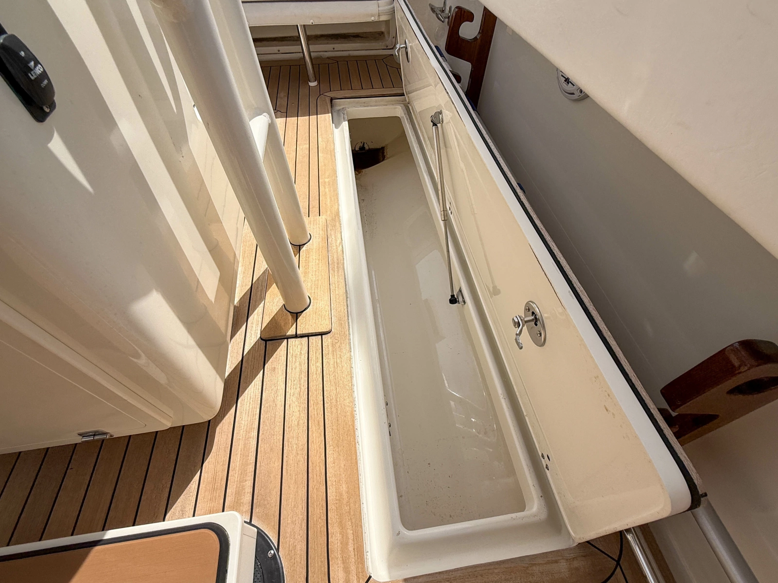 2013 Boston Whaler Justice 32
