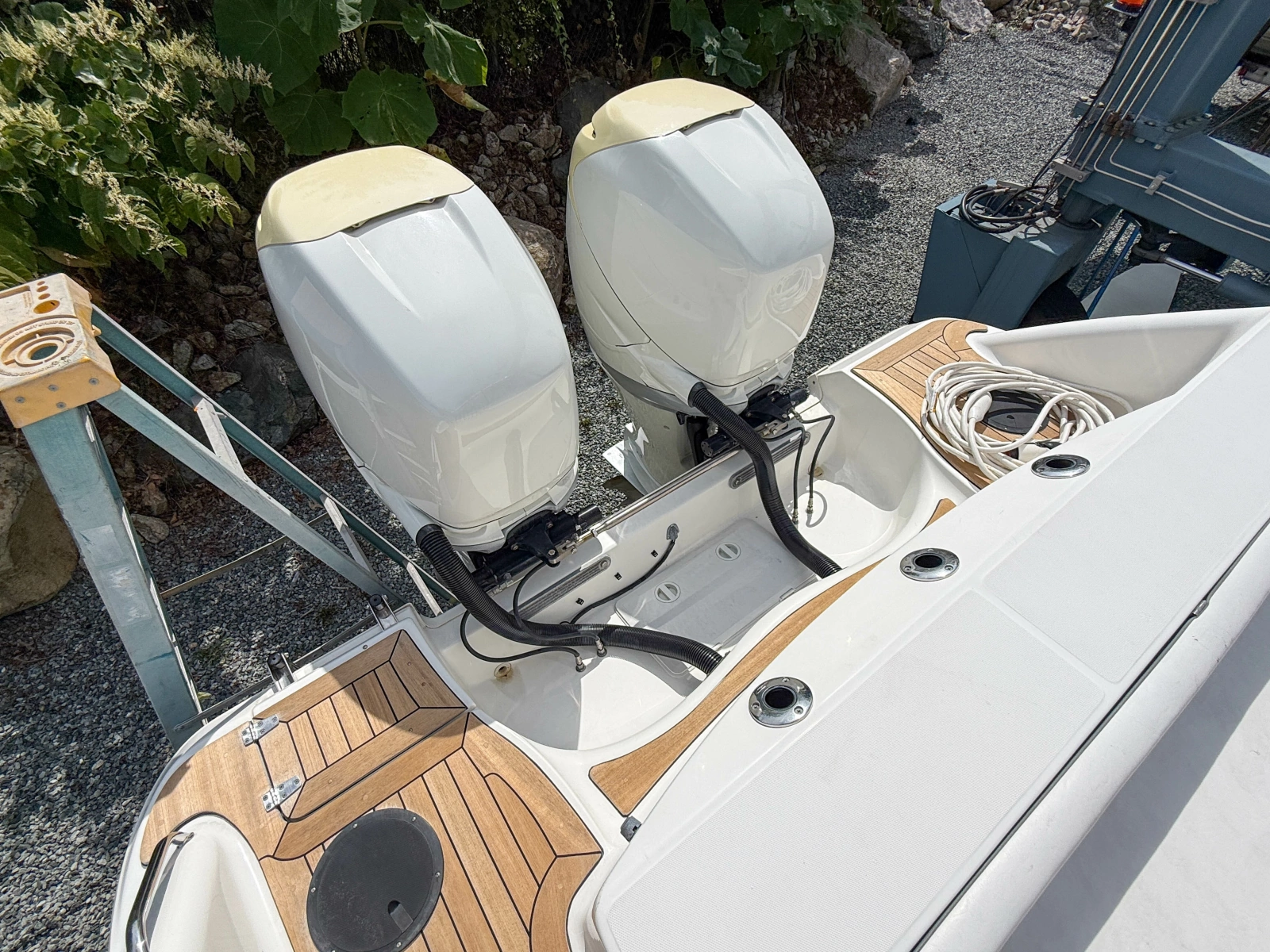 2013 Boston Whaler Justice 32