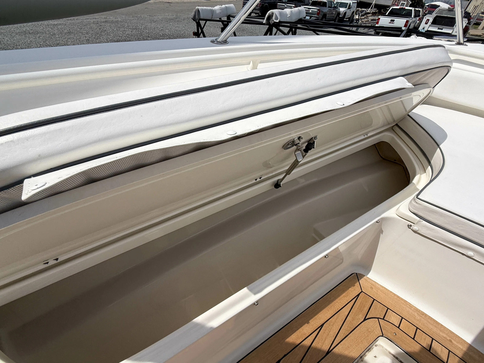 2013 Boston Whaler Justice 32
