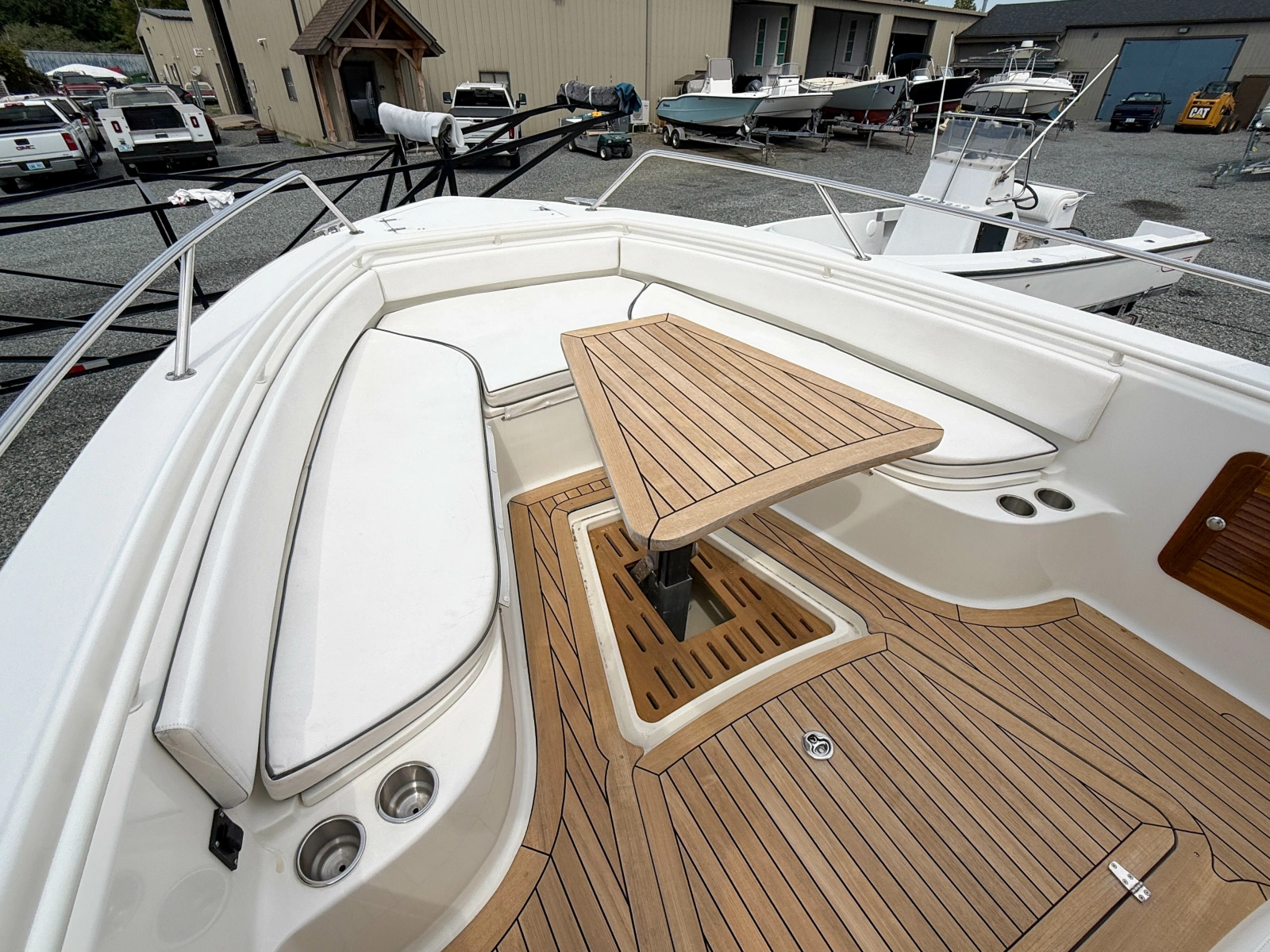 2013 Boston Whaler Justice 32
