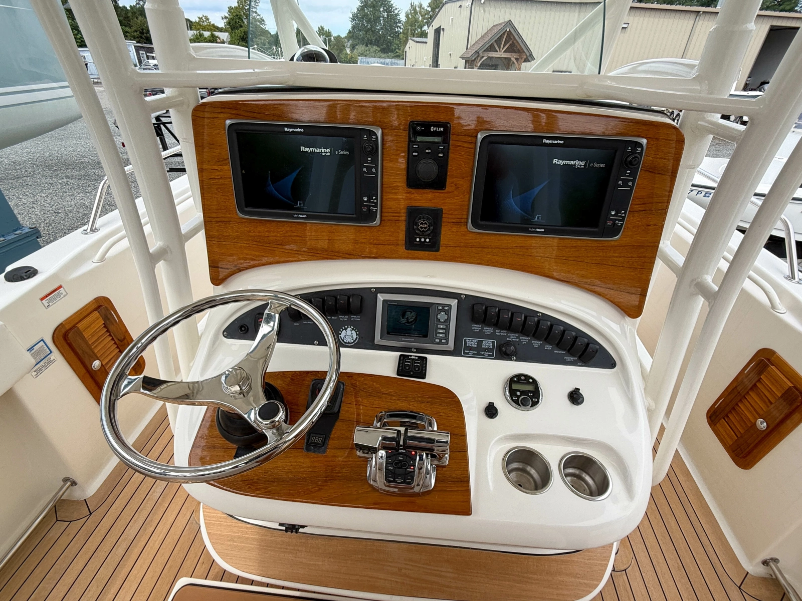 2013 Boston Whaler Justice 32