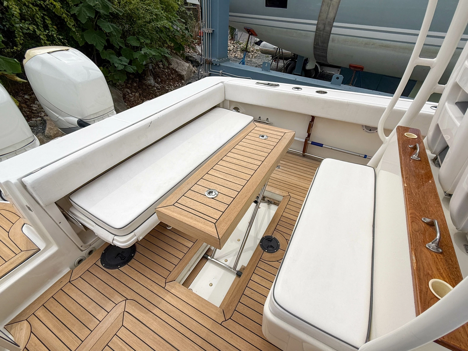 2013 Boston Whaler Justice 32