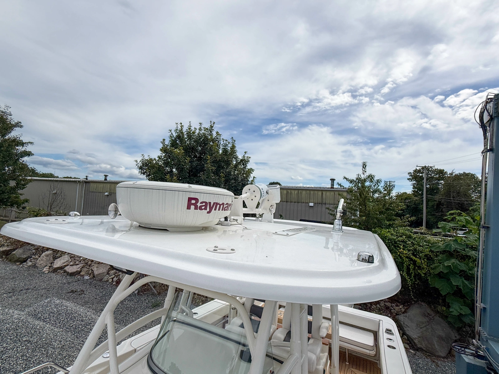 2013 Boston Whaler Justice 32