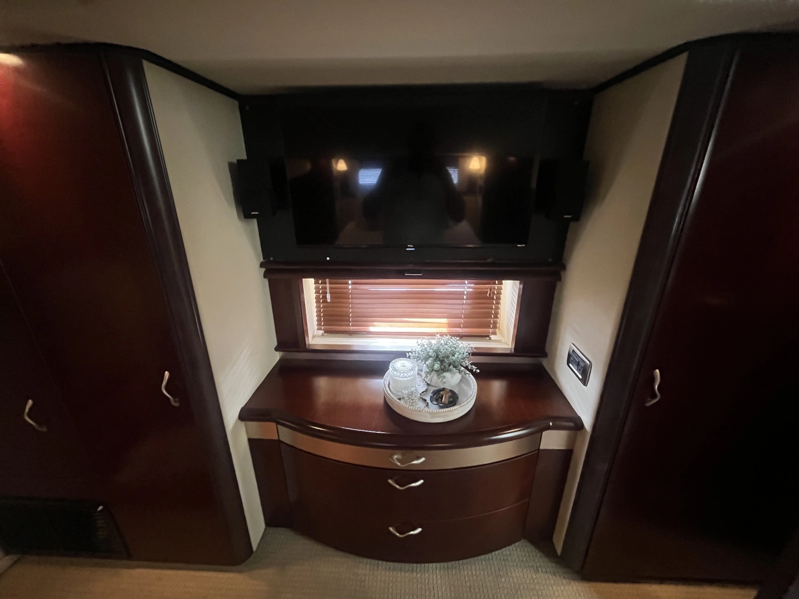 2006 Sea Ray 58 Sedan Bridge