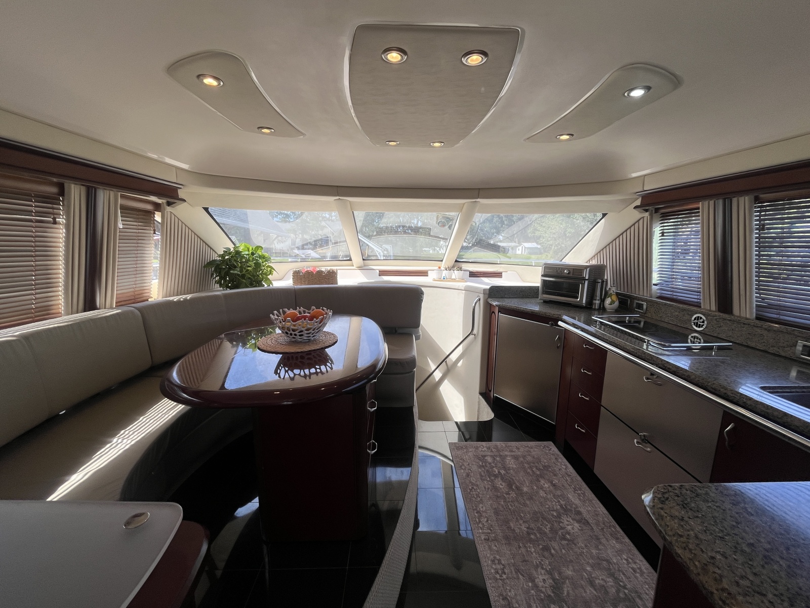 2006 Sea Ray 58 Sedan Bridge
