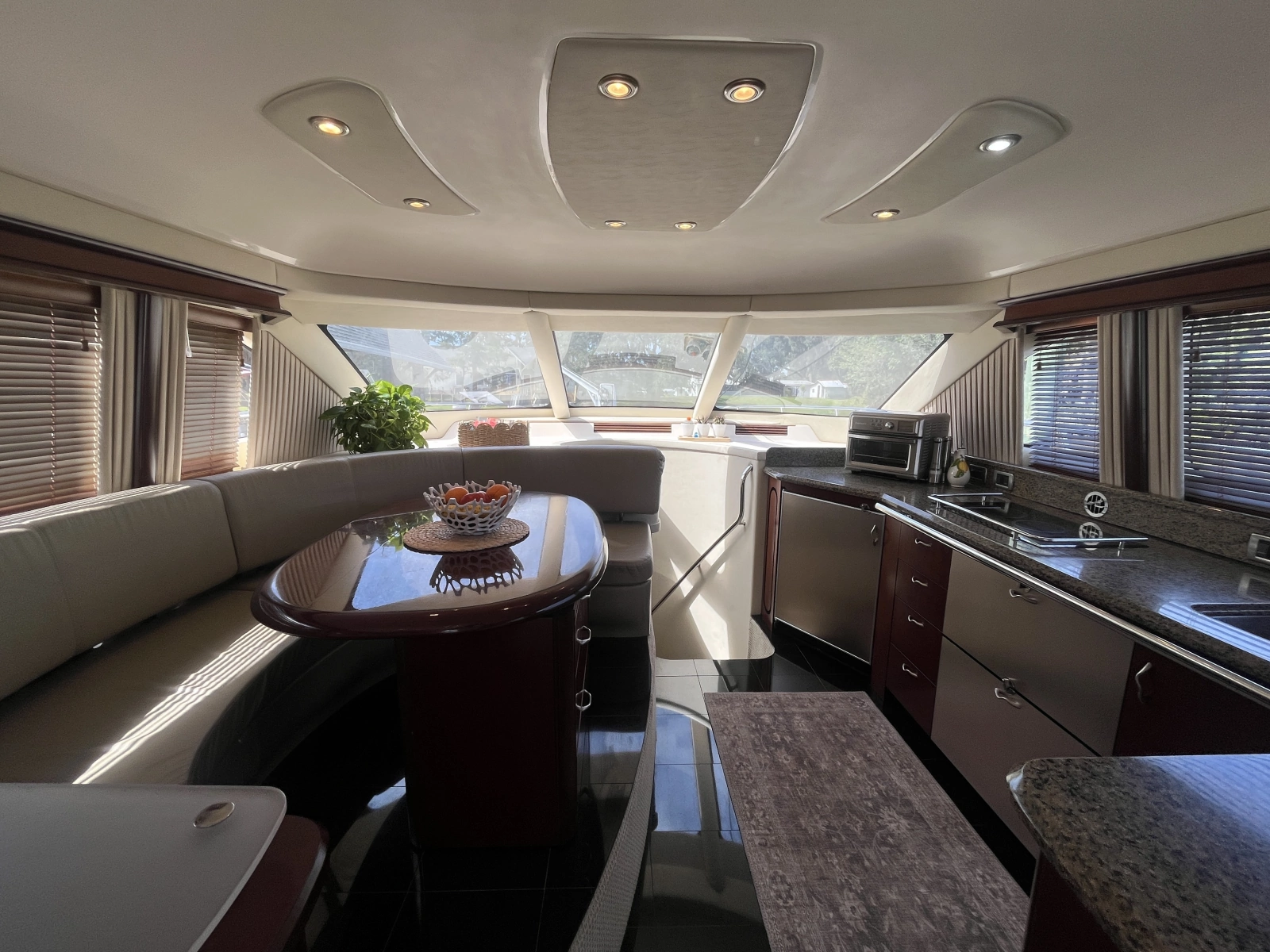 2006 Sea Ray 58 Sedan Bridge