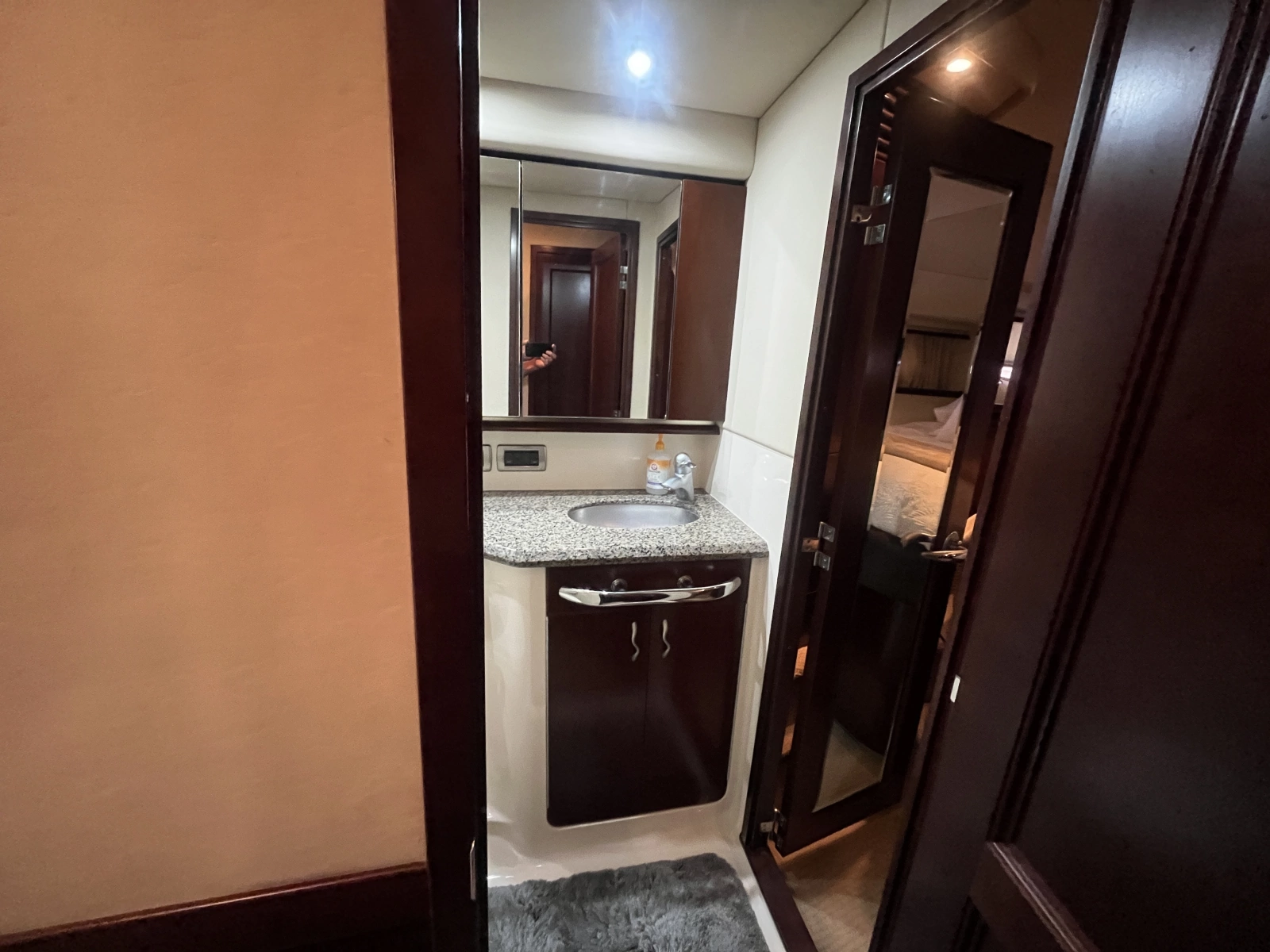 2006 Sea Ray 58 Sedan Bridge