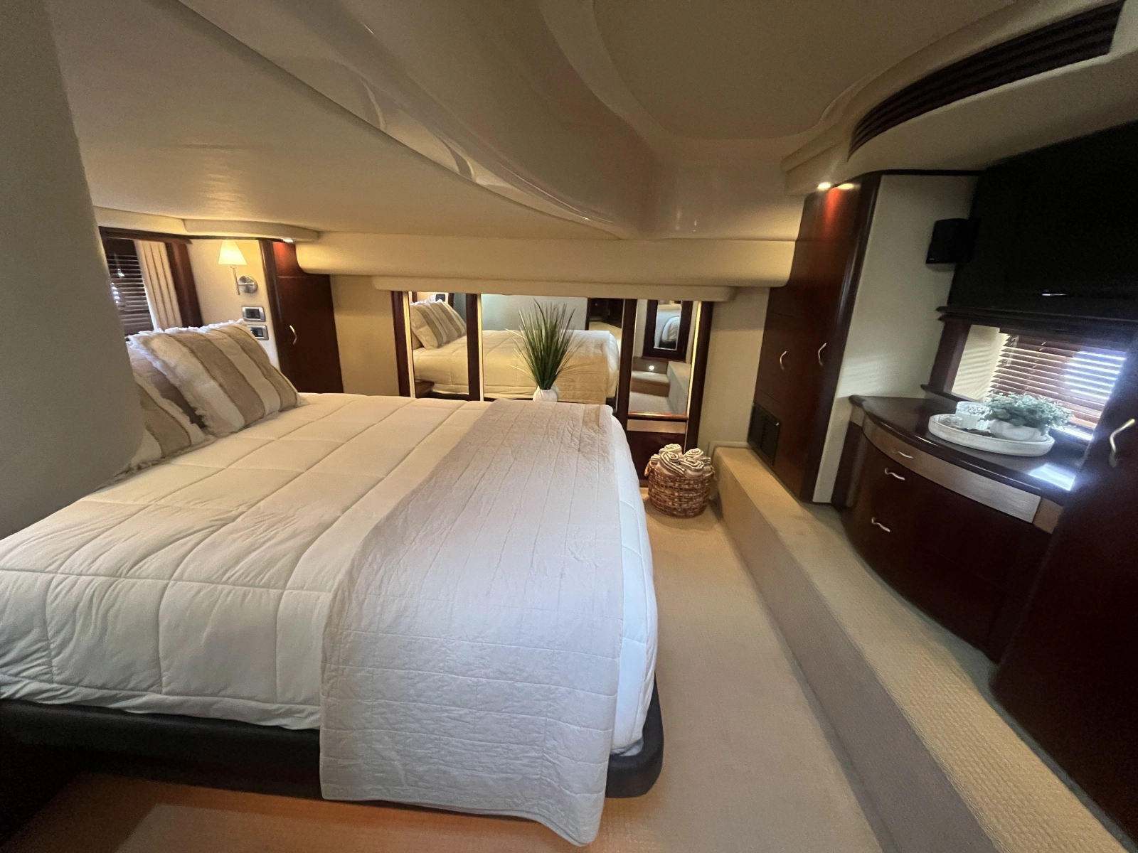 2006 Sea Ray 58 Sedan Bridge