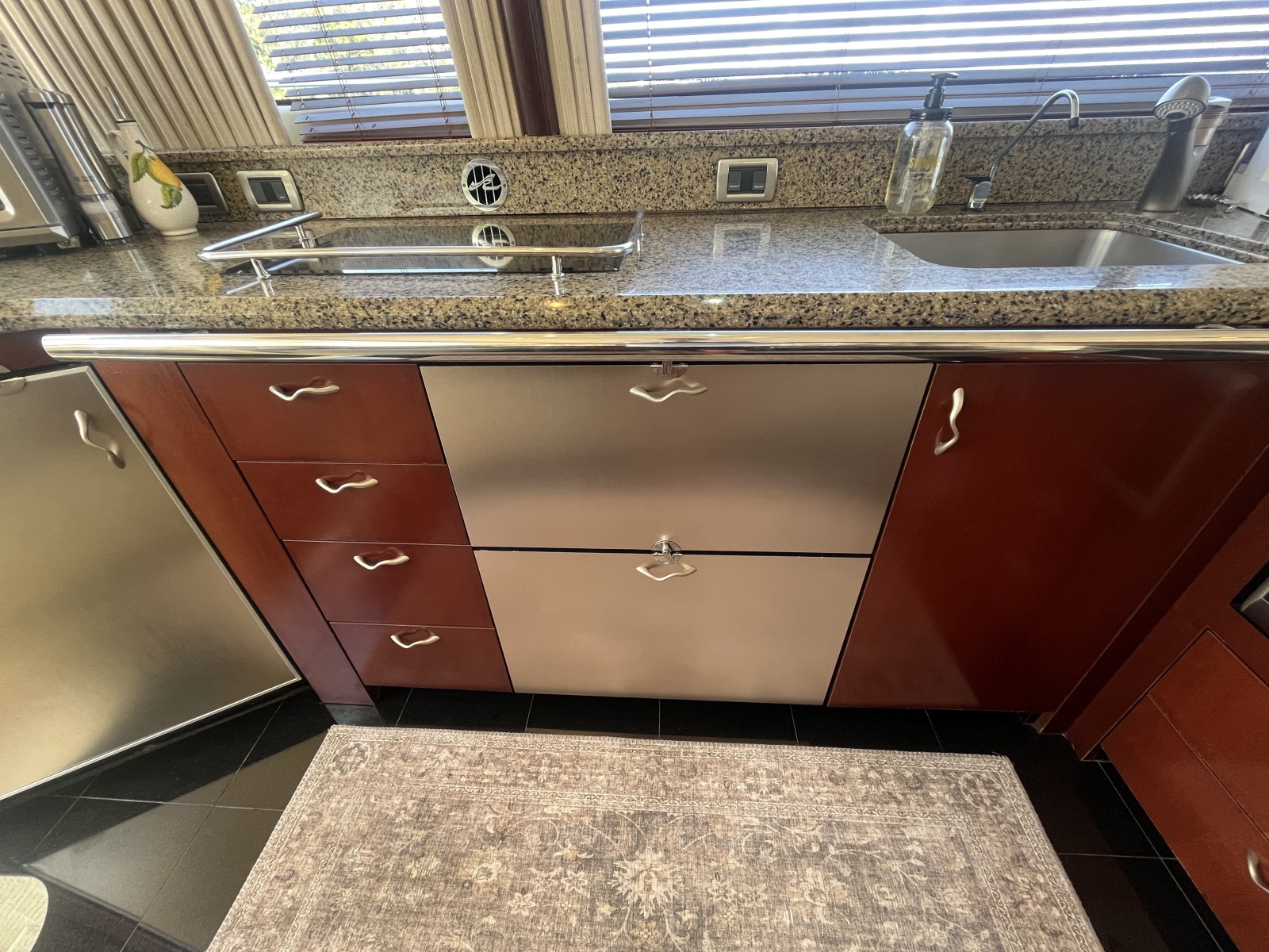 2006 Sea Ray 58 Sedan Bridge