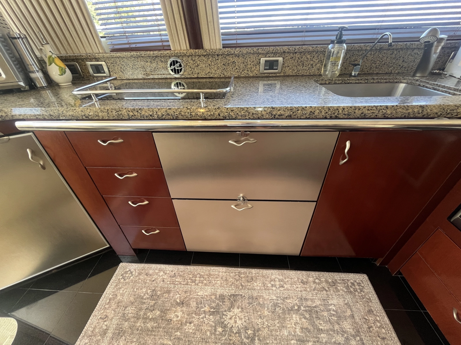 2006 Sea Ray 58 Sedan Bridge