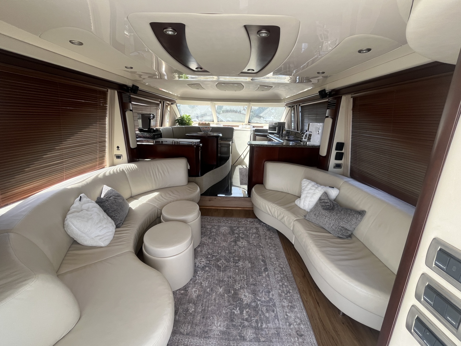 2006 Sea Ray 58 Sedan Bridge