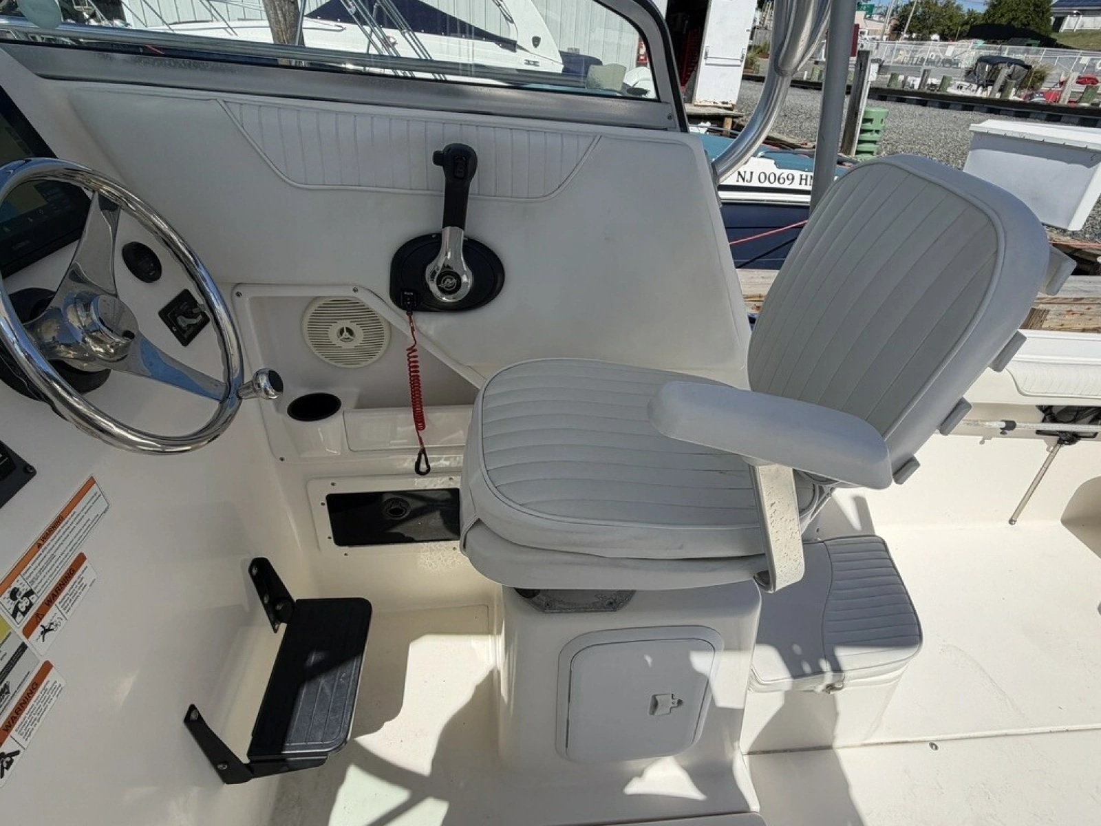 2008 Seaswirl Striper 2301 Walkaround I/O