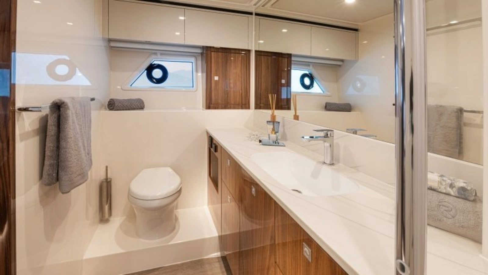 56ft Riviera Yacht For Sale
