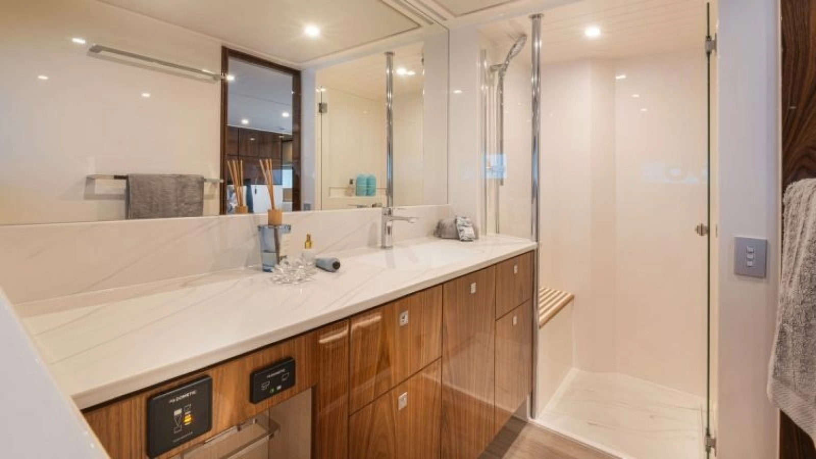 56ft Riviera Yacht For Sale