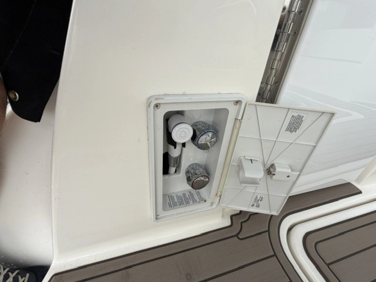 Transom hot/cold shower