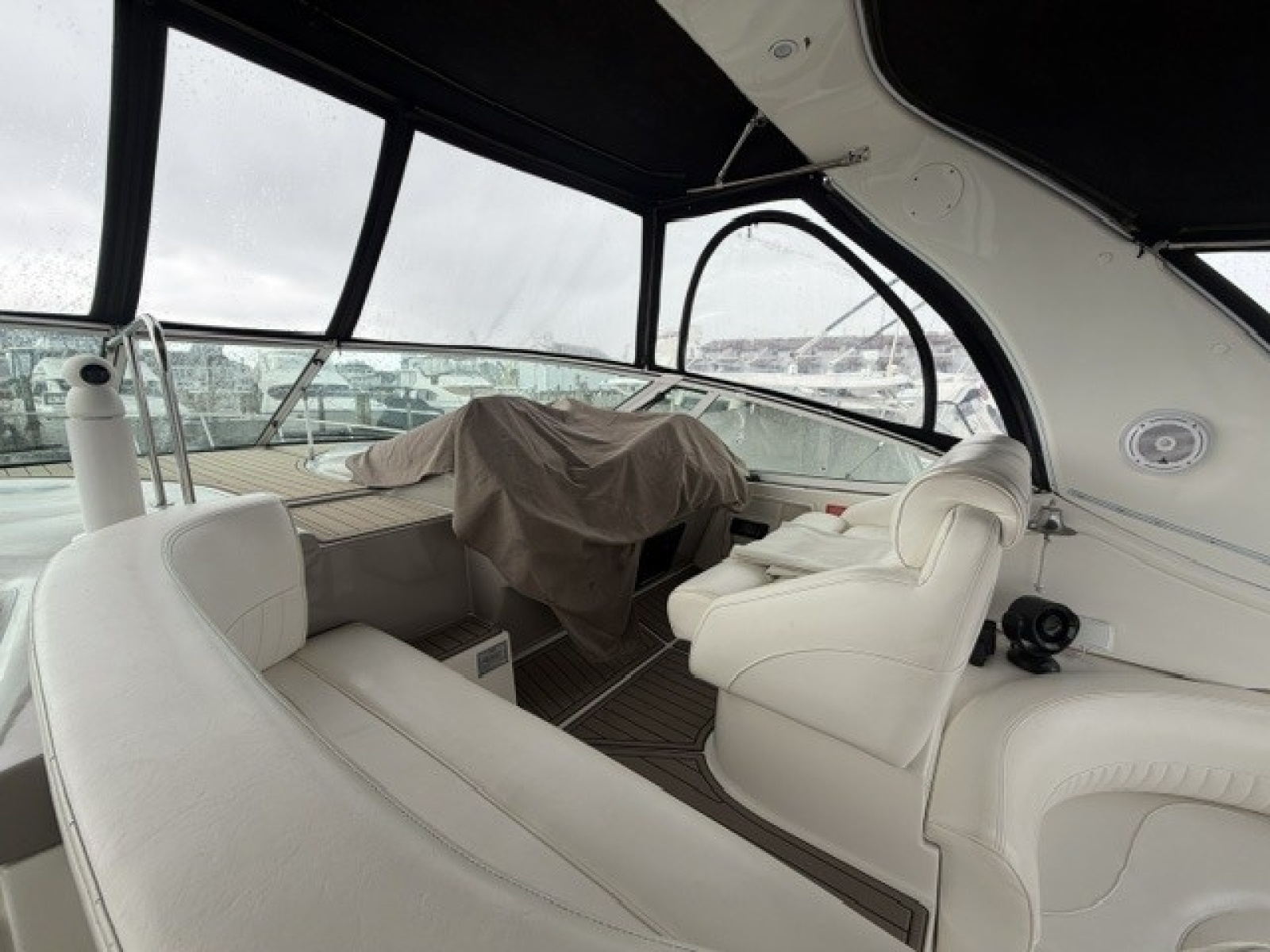 Helm seating