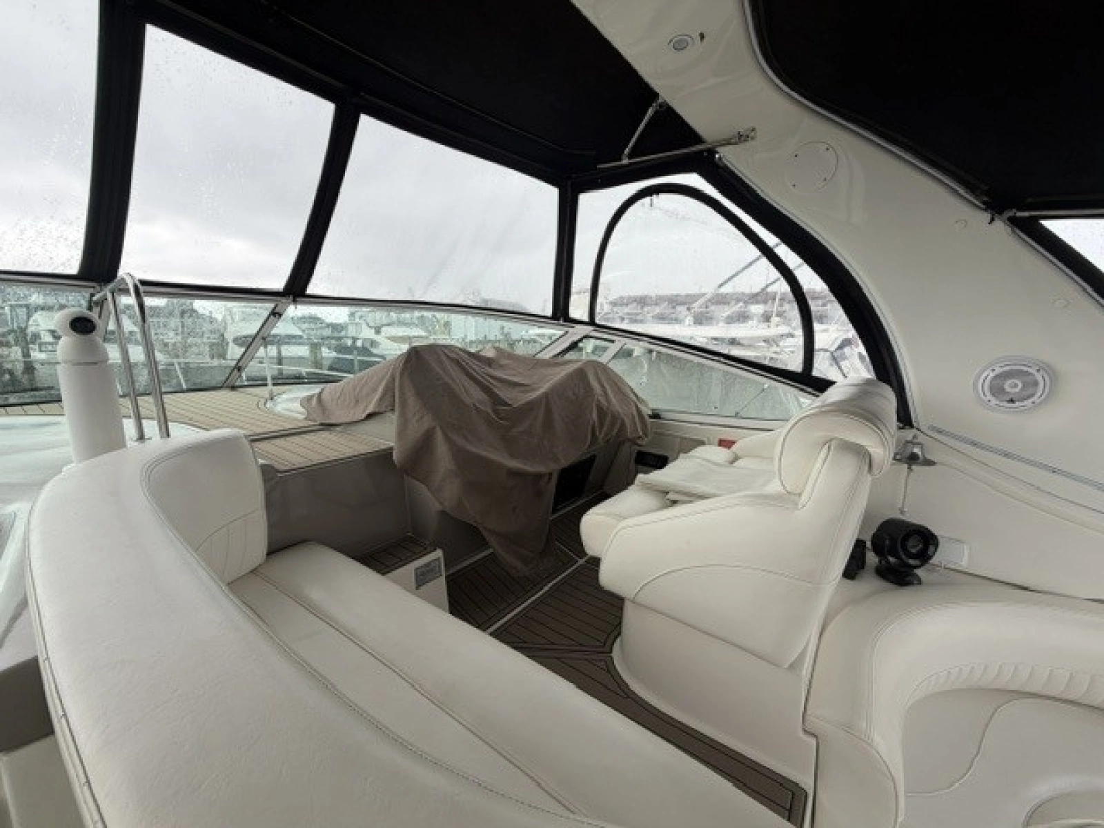 Helm seating