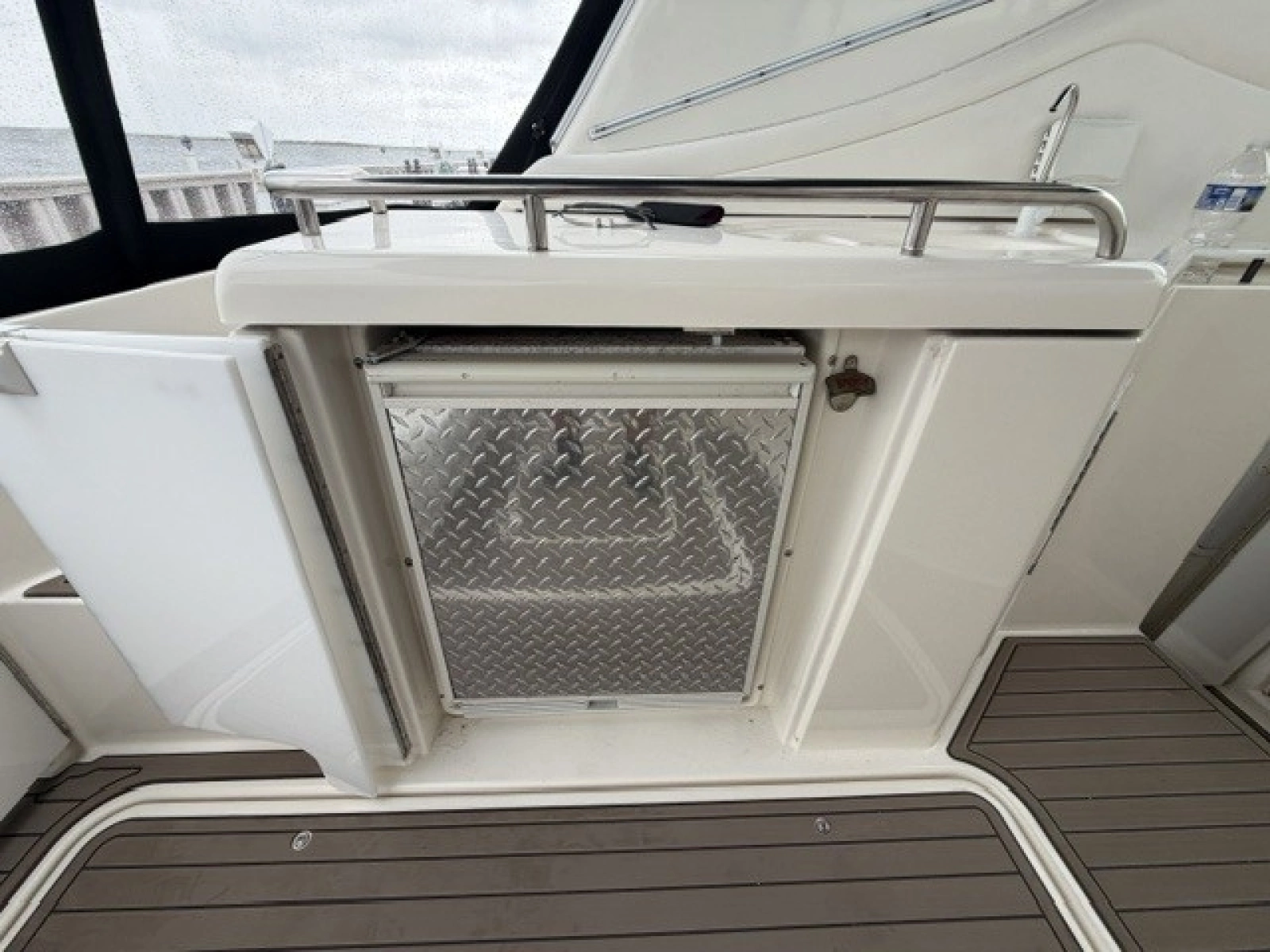Cockpit fridge
