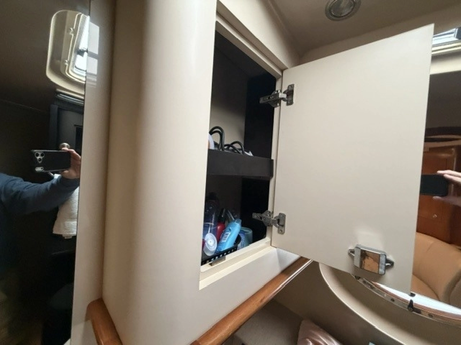 Bathroom cabinet