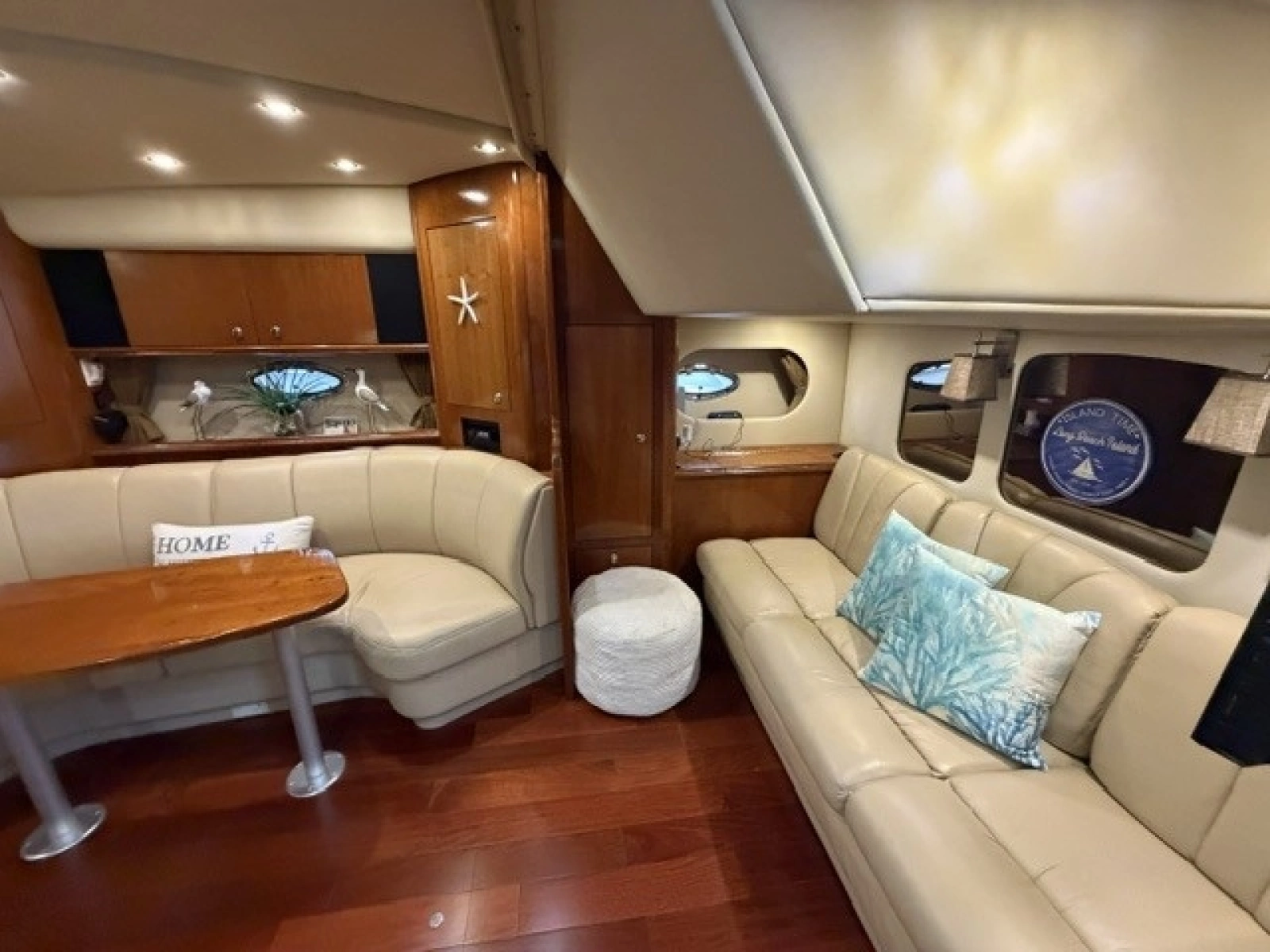 Salon looking stbd