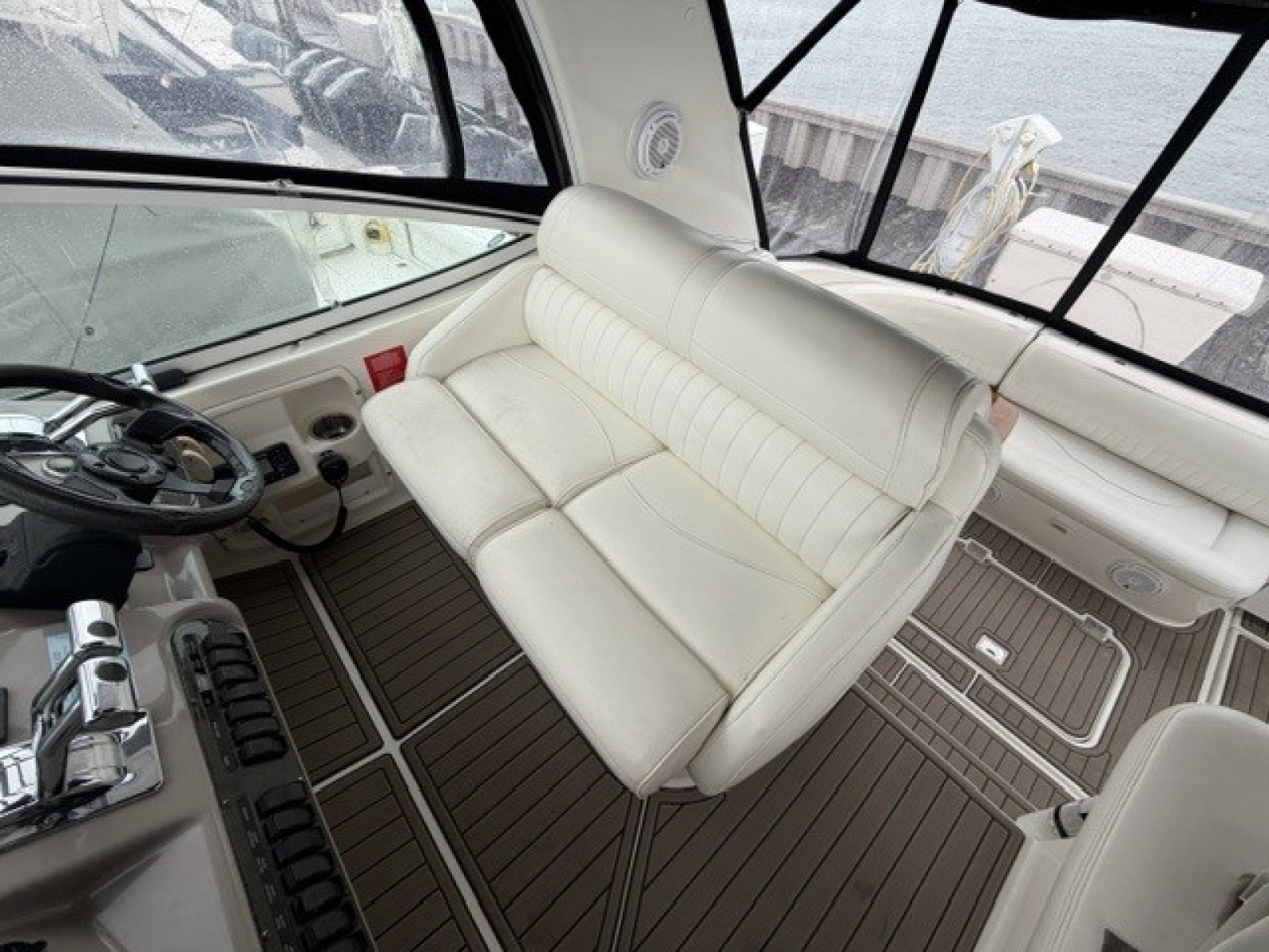 Helm seat