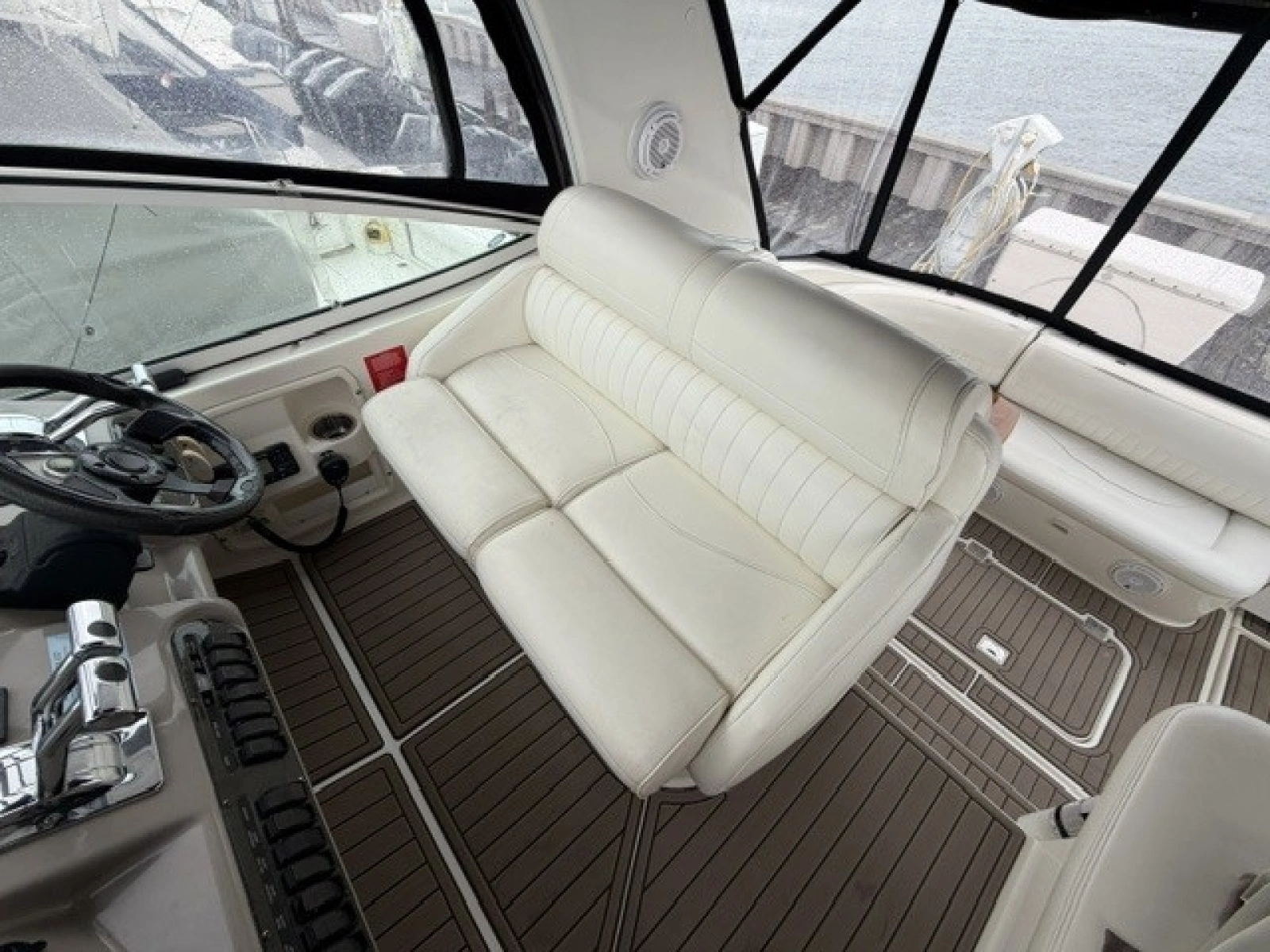 Helm seat