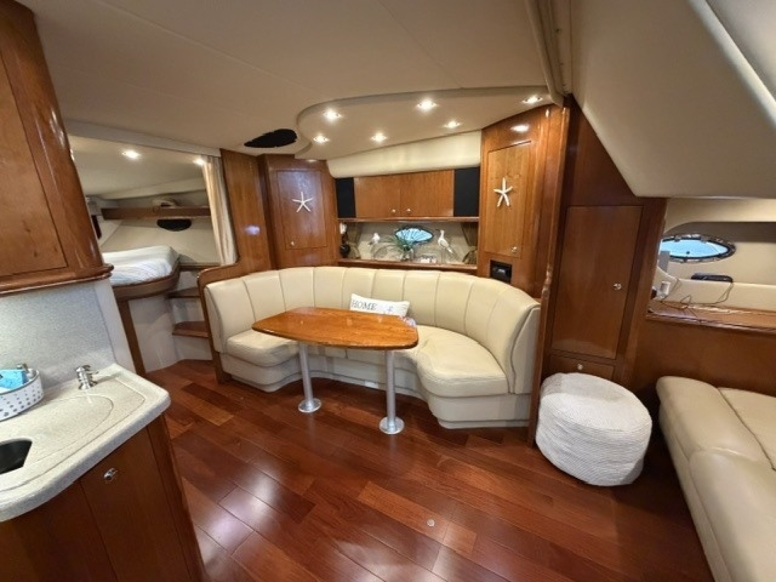 Salon looking stbd