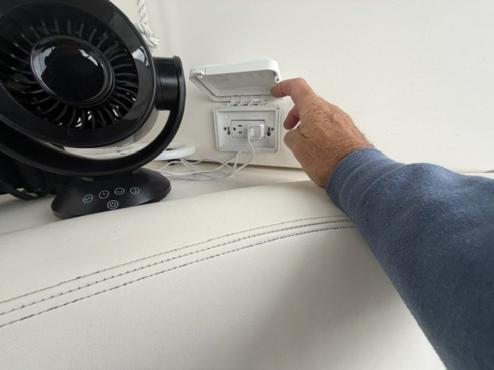Cockpit 110V receptacle