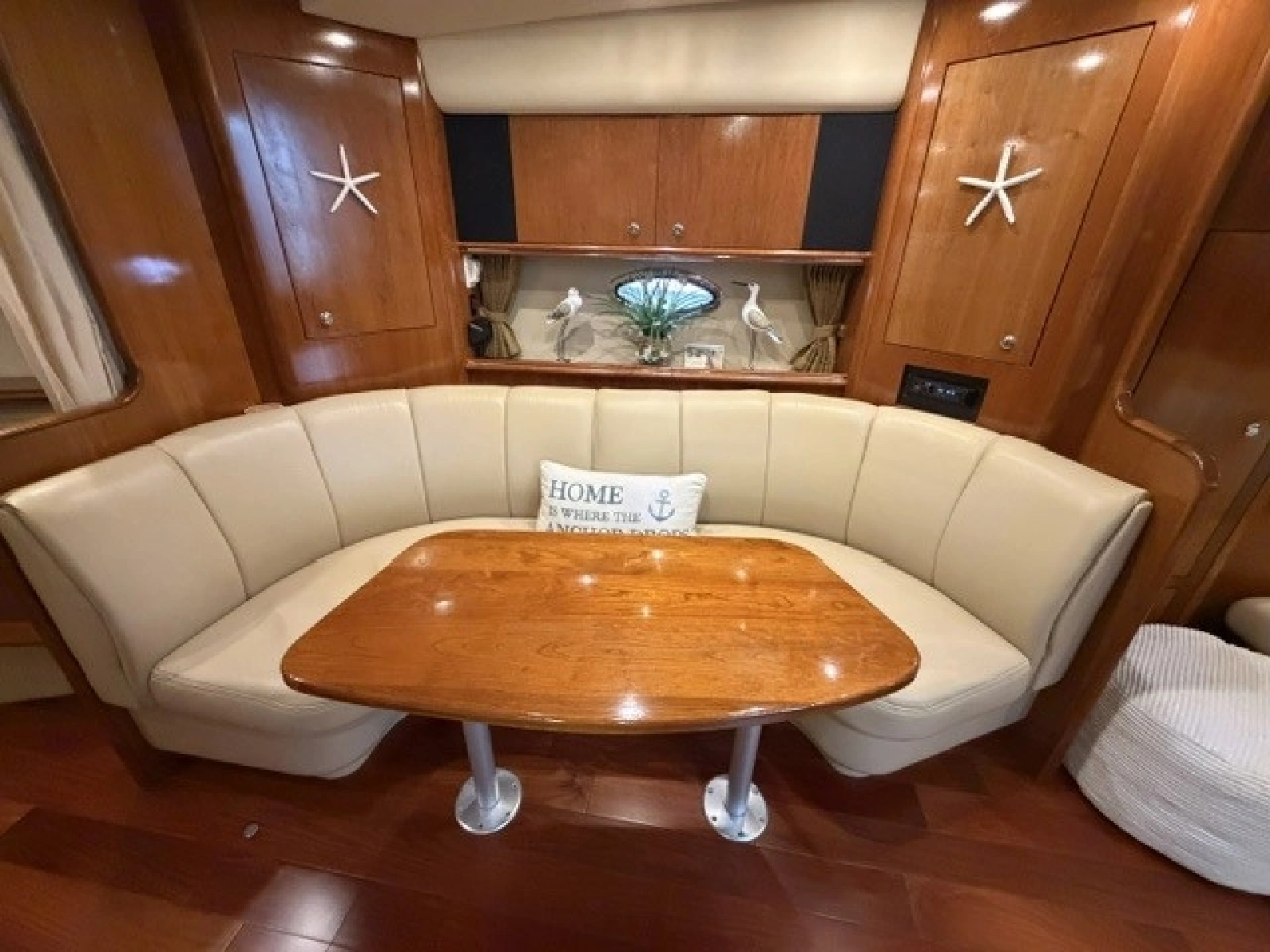 Salon stbd