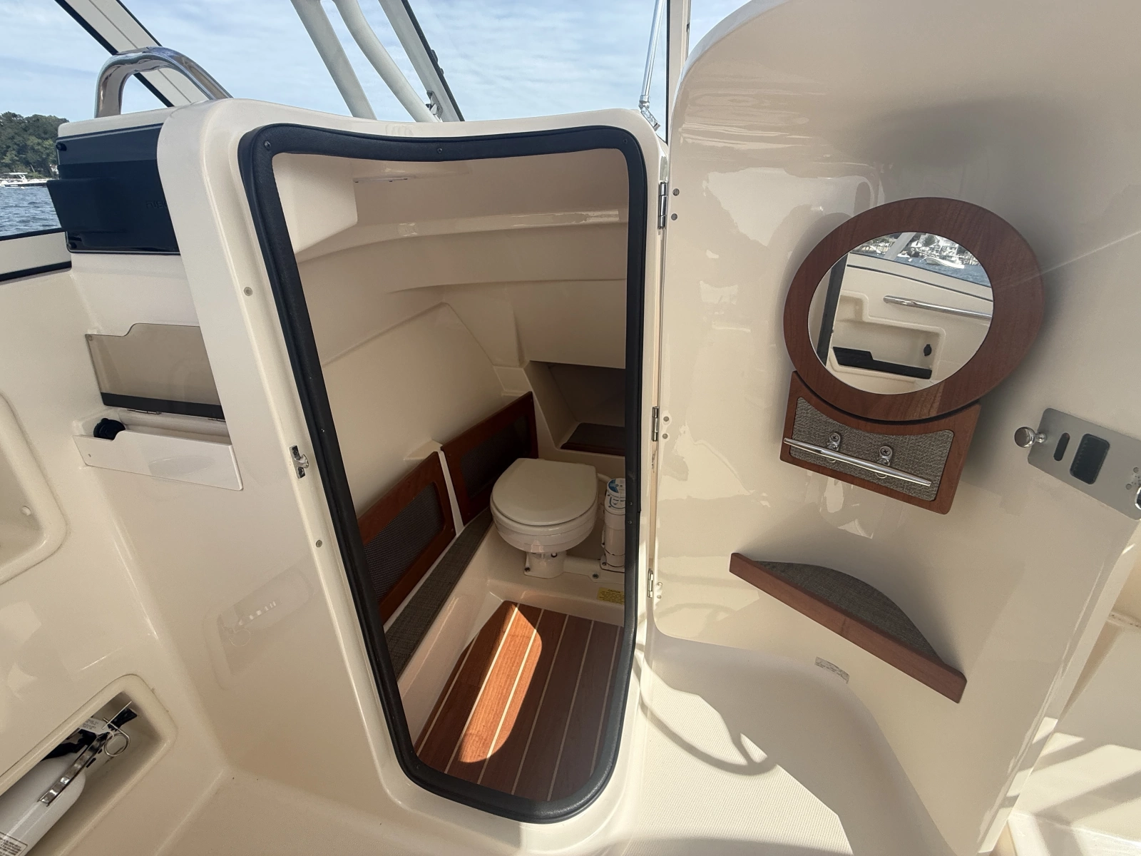2018 Grady-White 235 Freedom