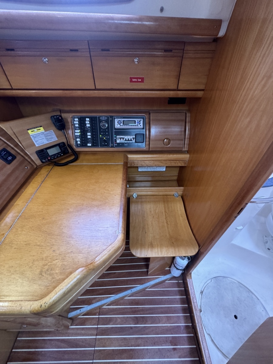 2006 Bavaria 37 Cruise