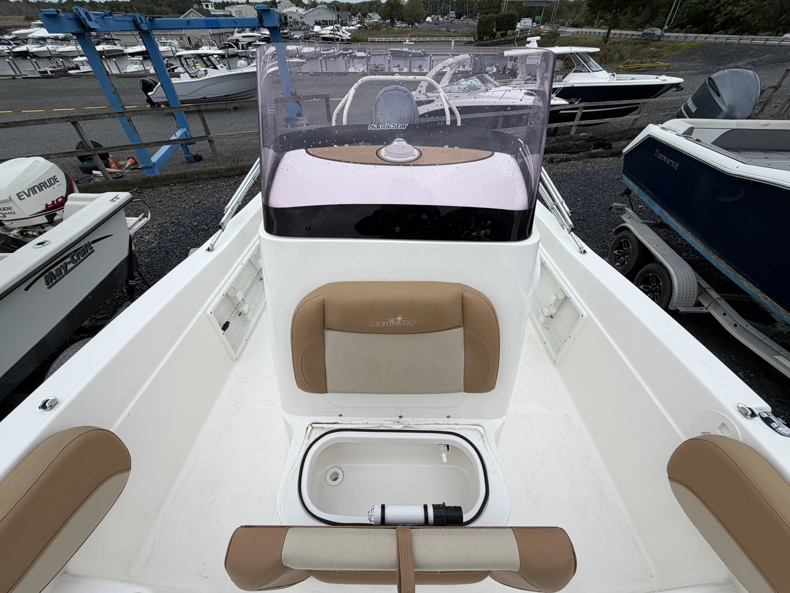 2023 NauticStar 211 Hybrid