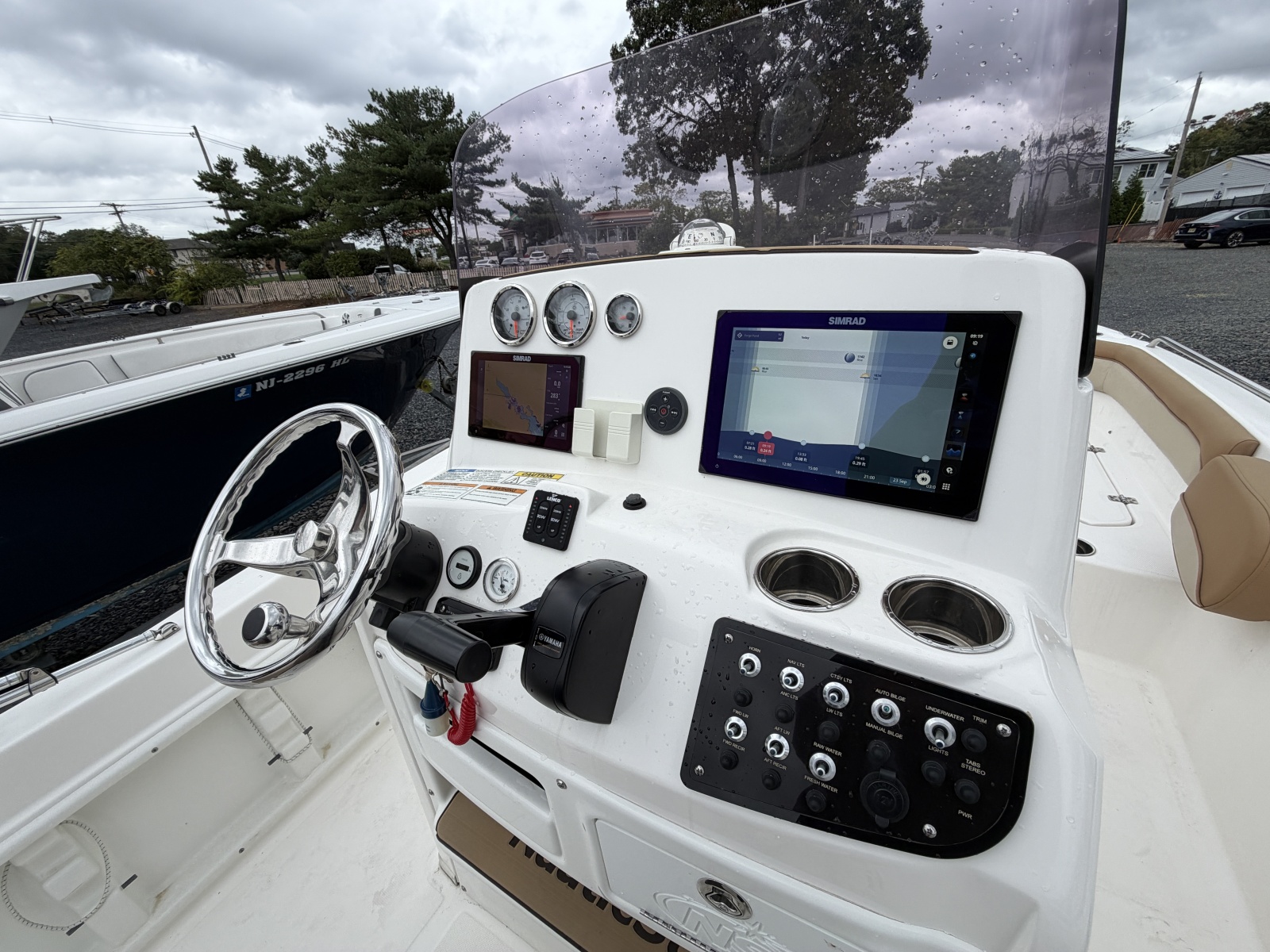 2023 NauticStar 211 Hybrid