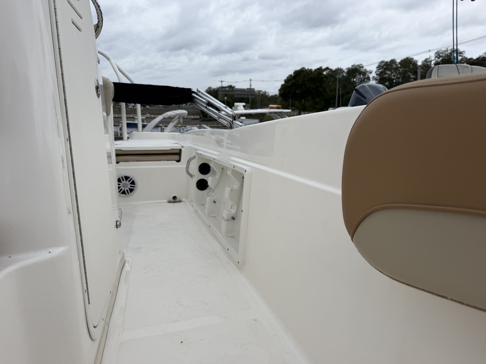 2023 NauticStar 211 Hybrid