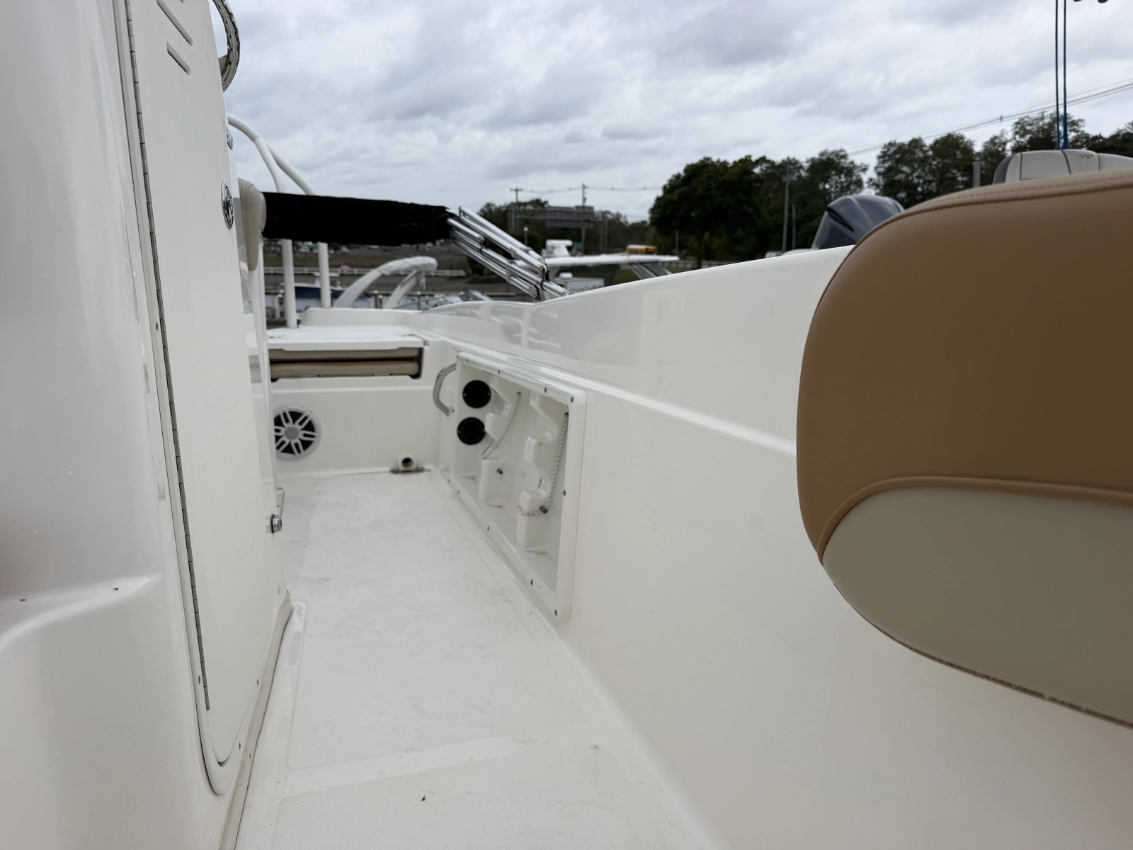 2023 NauticStar 211 Hybrid