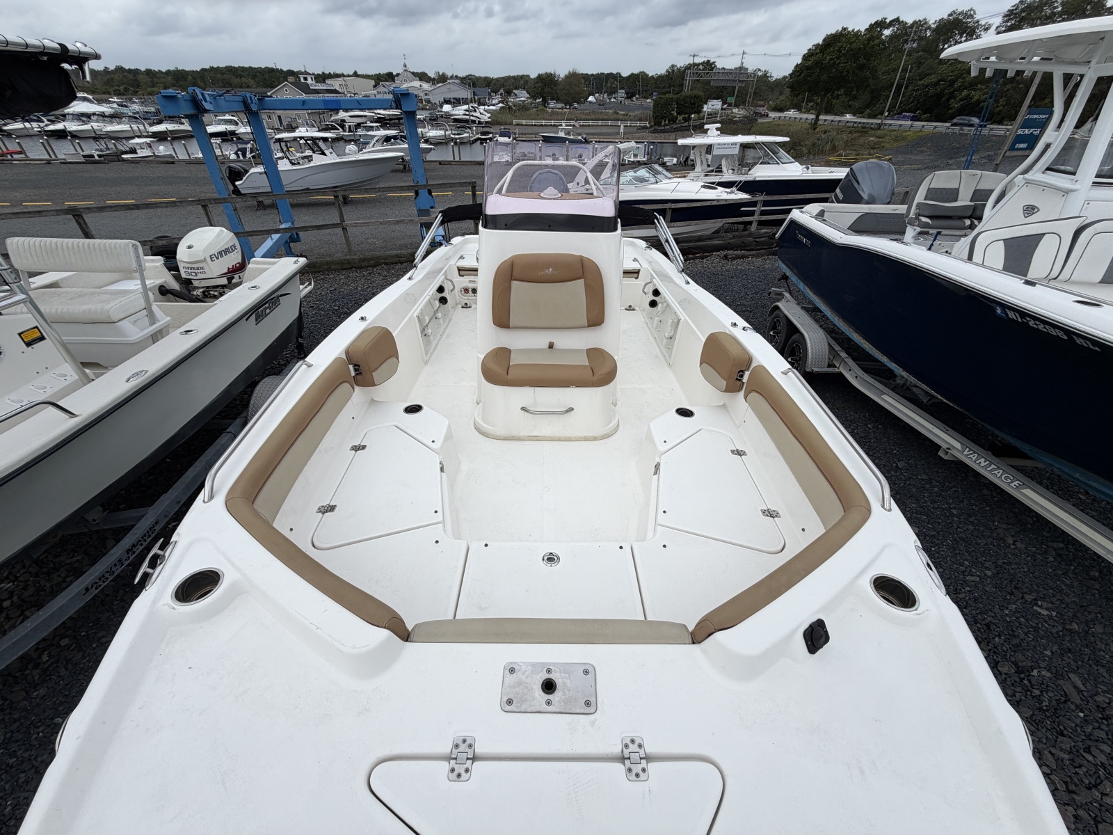 2023 NauticStar 211 Hybrid