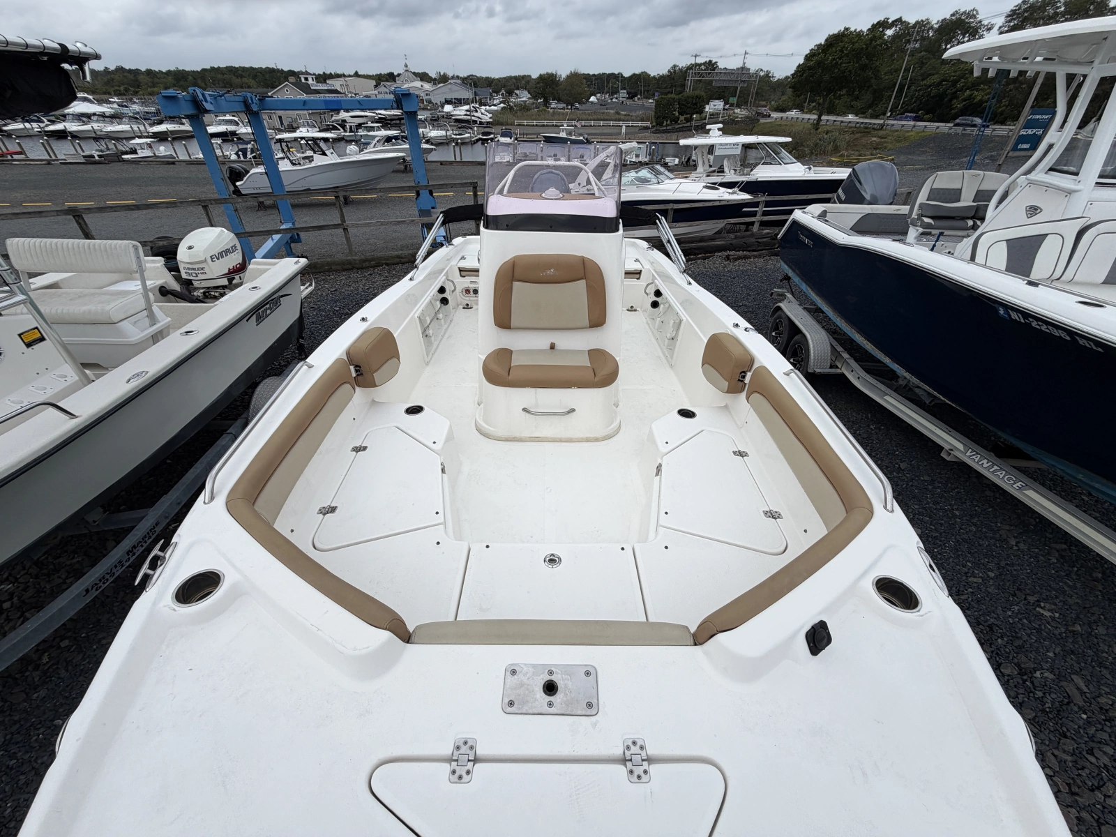 2023 NauticStar 211 Hybrid