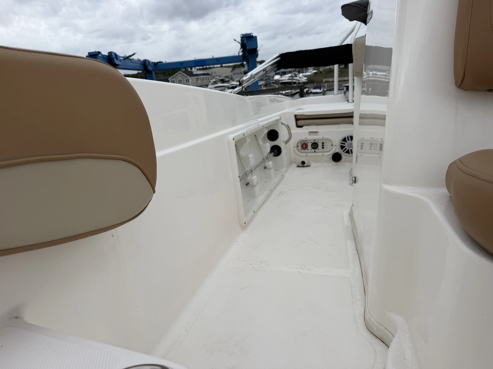 2023 NauticStar 211 Hybrid