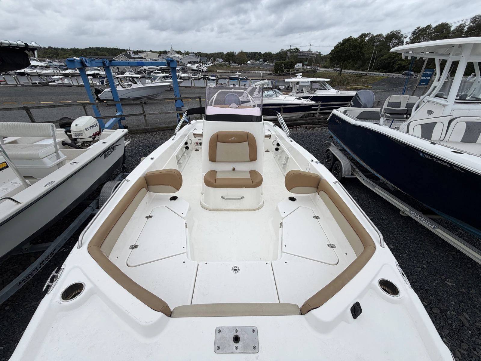 2023 NauticStar 211 Hybrid