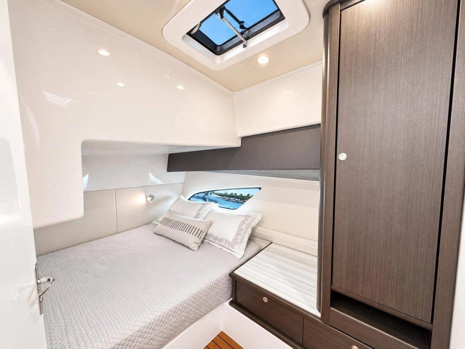 47ft Intrepid Yacht For Sale
