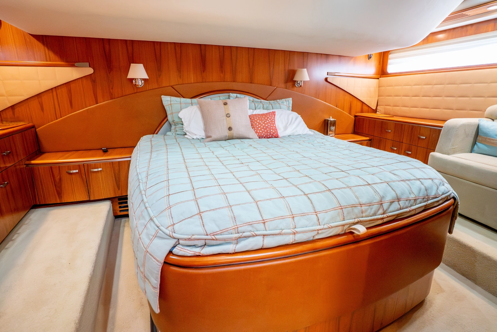 2009 Tiara Yachts 5800 Sovran