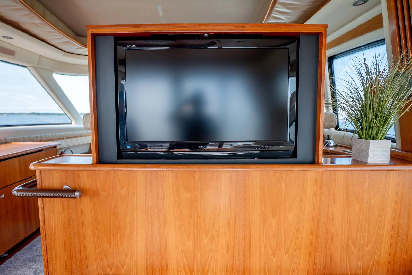 2009 Tiara Yachts 5800 Sovran