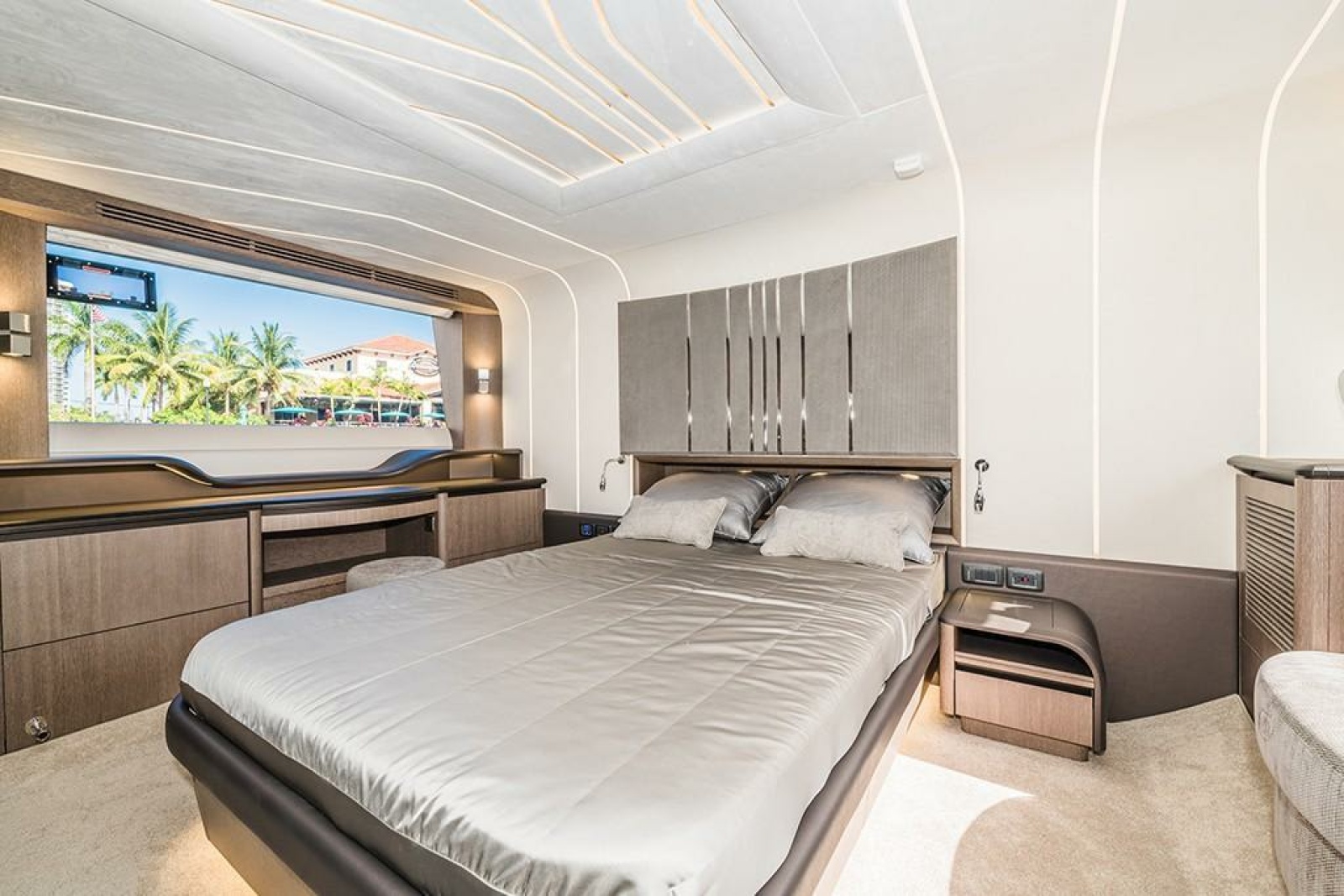 2025 Galeon 680 FLY