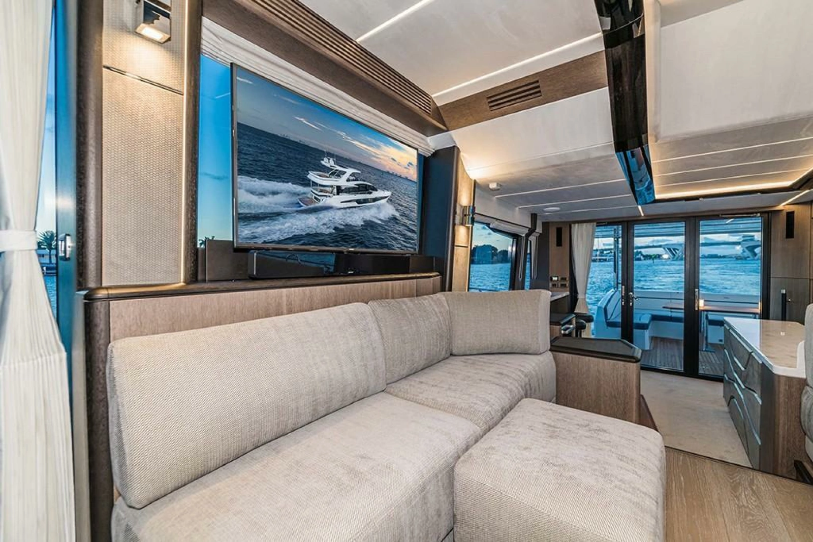 2025 Galeon 680 FLY