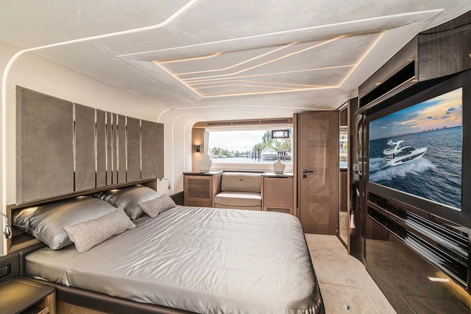 2025 Galeon 680 FLY