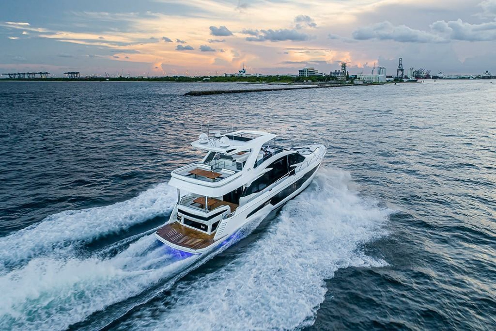 2025 Galeon 680 FLY