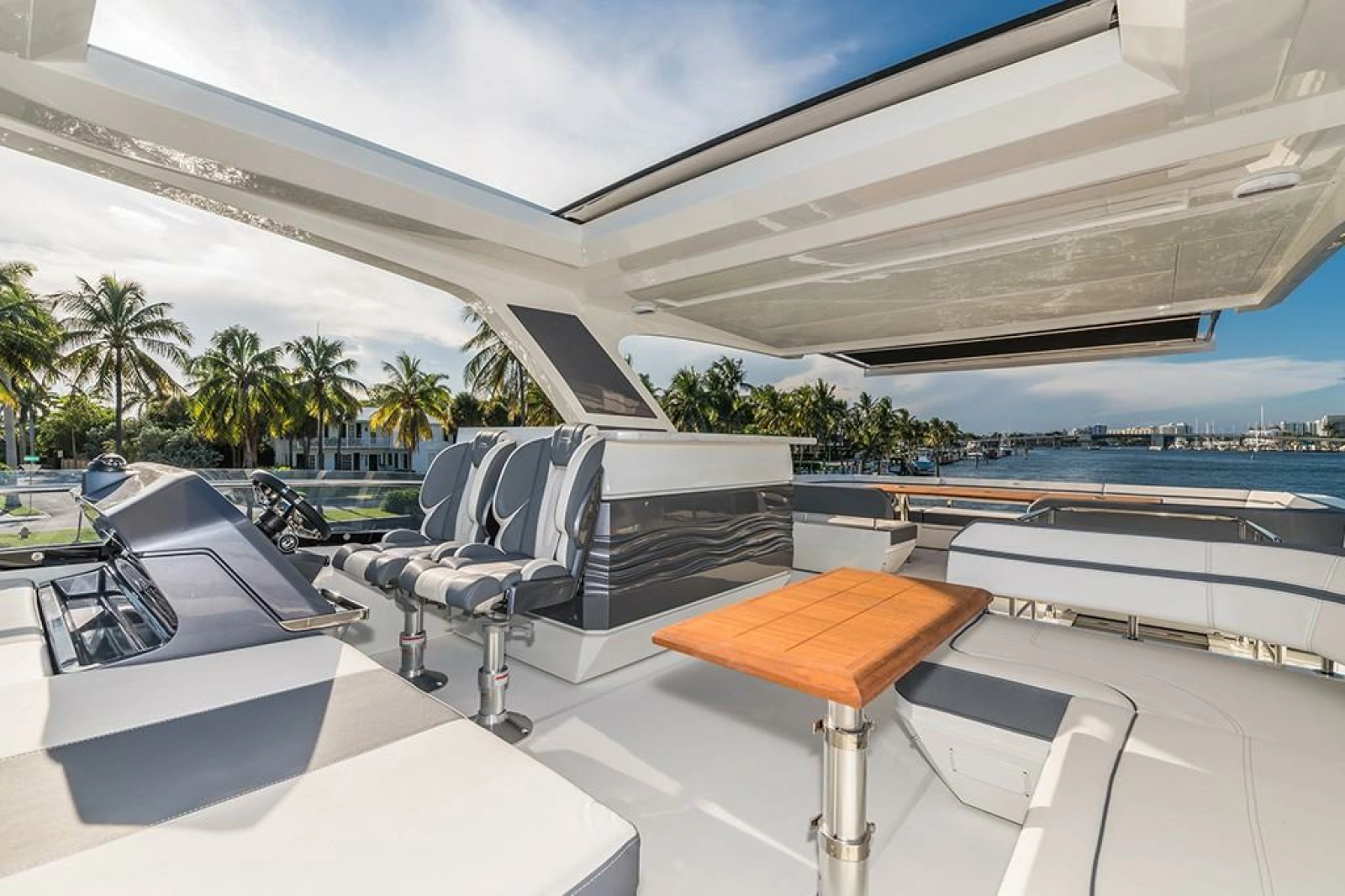 2025 Galeon 680 FLY